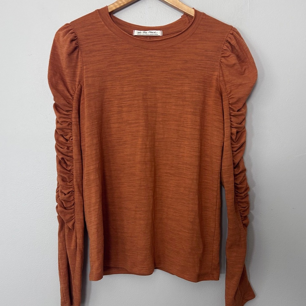 We The Free People Natasha Top Womens M Rust Orange Ruched Sleeve Slub Knit Crew